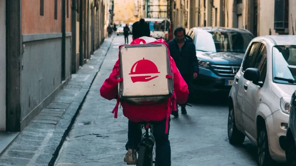 How_To_Carry_A_Pizza_On_A_Bicycle